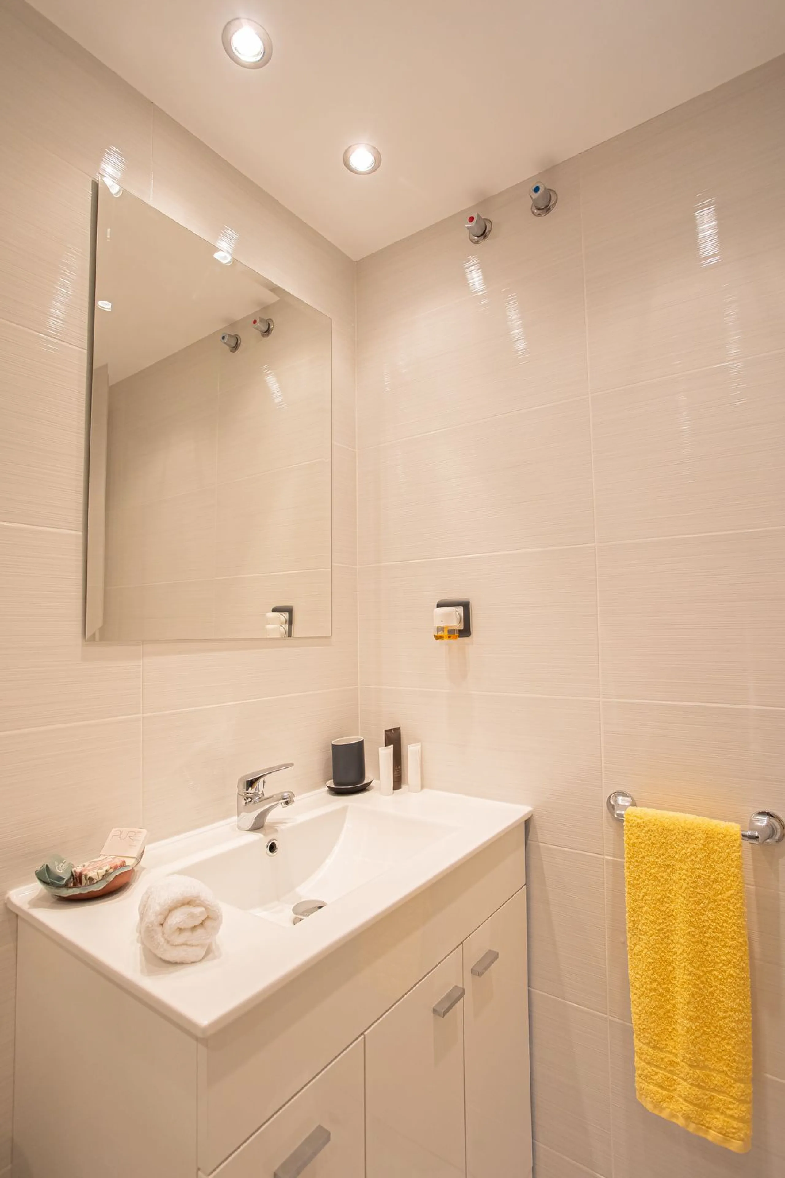 Apartment - Penthouse Duplex в продаже в Marbella, Málaga. В доме 2 спален и 3 ванных комнат. Площадь дома 100 м²