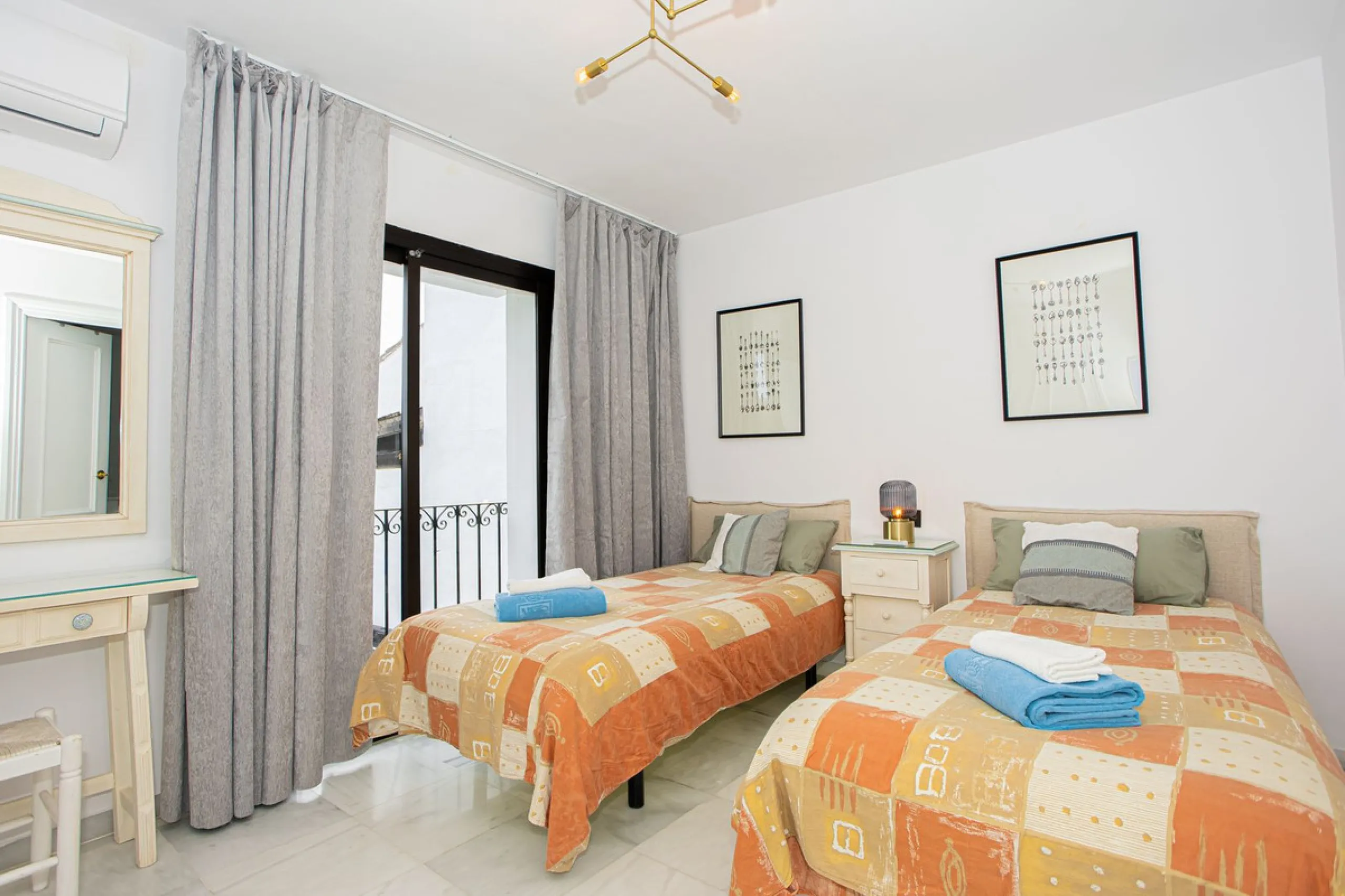 Apartment - Penthouse Duplex в продаже в Marbella, Málaga. В доме 2 спален и 3 ванных комнат. Площадь дома 100 м²