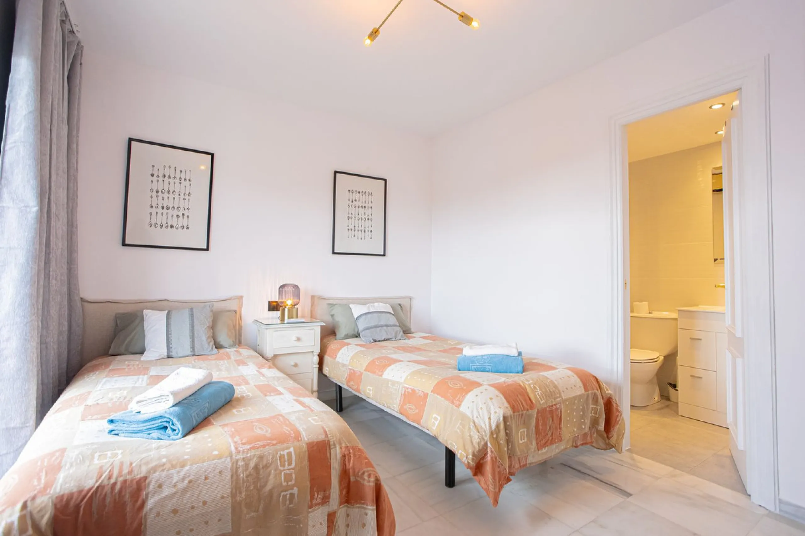 Apartment - Penthouse Duplex в продаже в Marbella, Málaga. В доме 2 спален и 3 ванных комнат. Площадь дома 100 м²