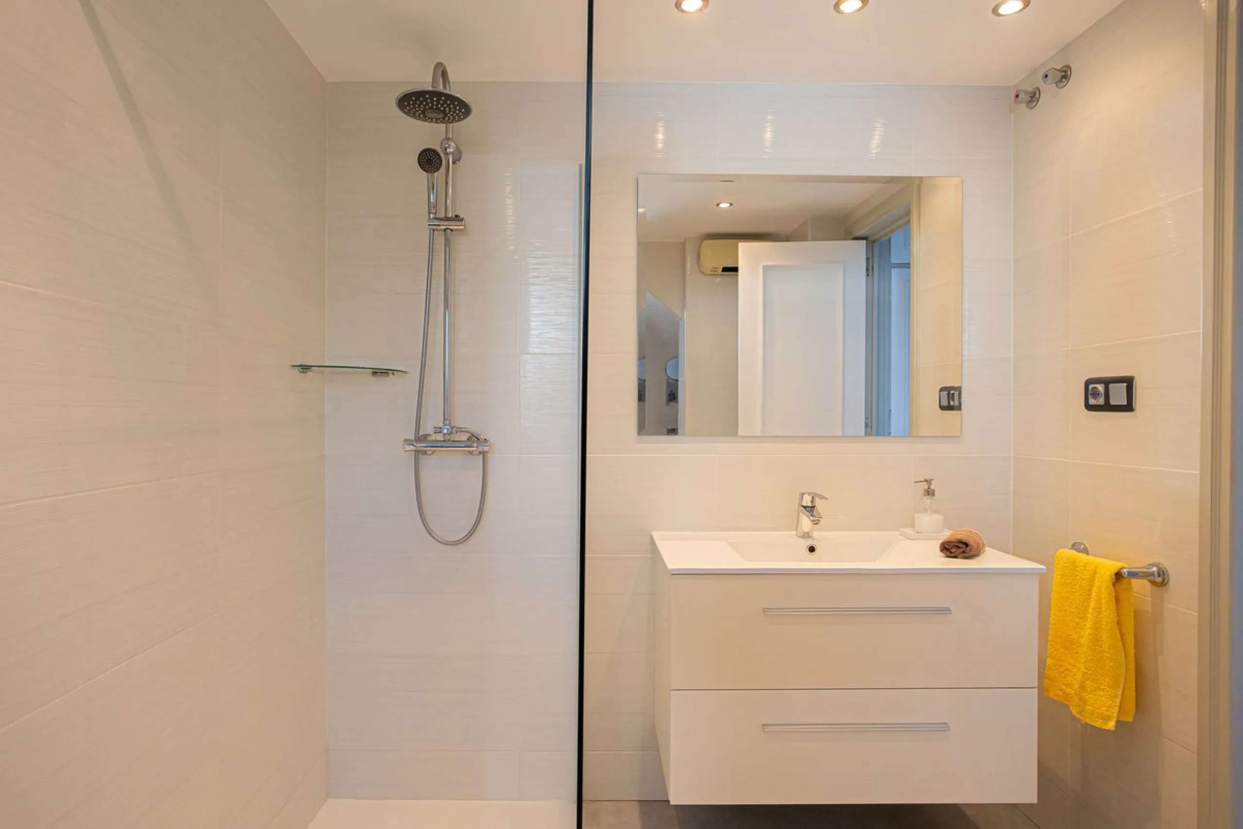 Apartment - Penthouse Duplex в продаже в Marbella, Málaga. В доме 2 спален и 3 ванных комнат. Площадь дома 100 м²