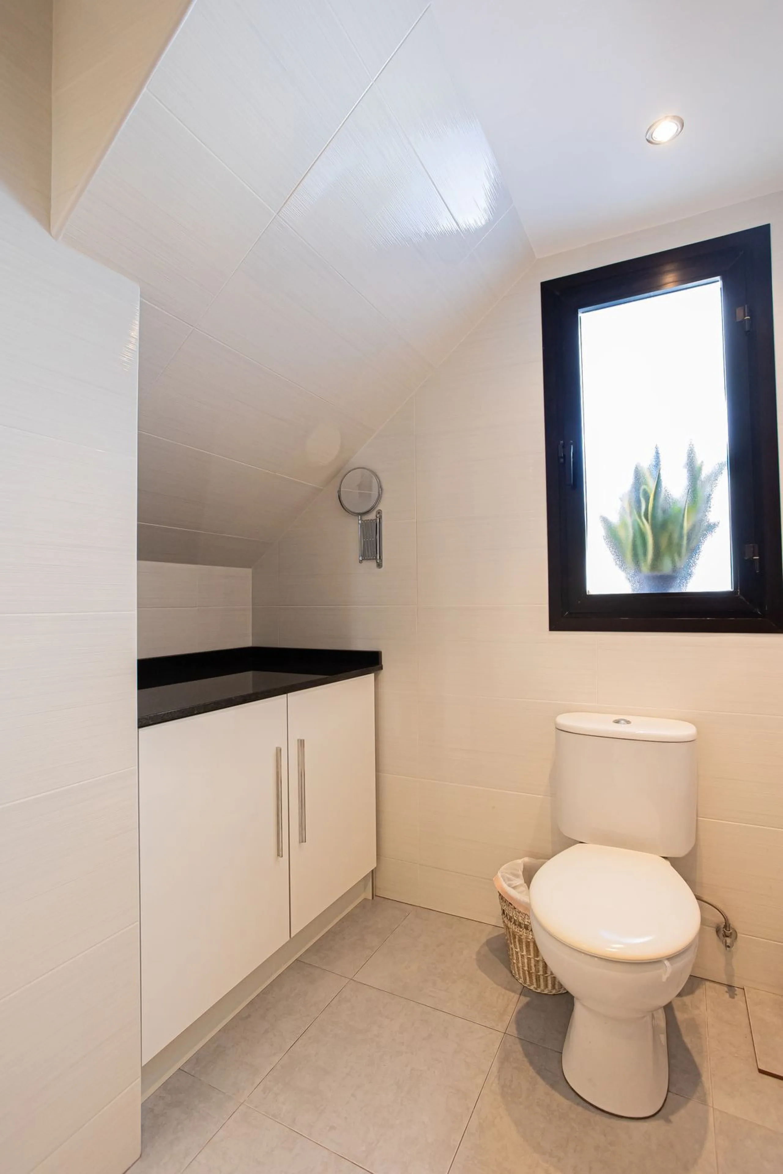 Apartment - Penthouse Duplex в продаже в Marbella, Málaga. В доме 2 спален и 3 ванных комнат. Площадь дома 100 м²
