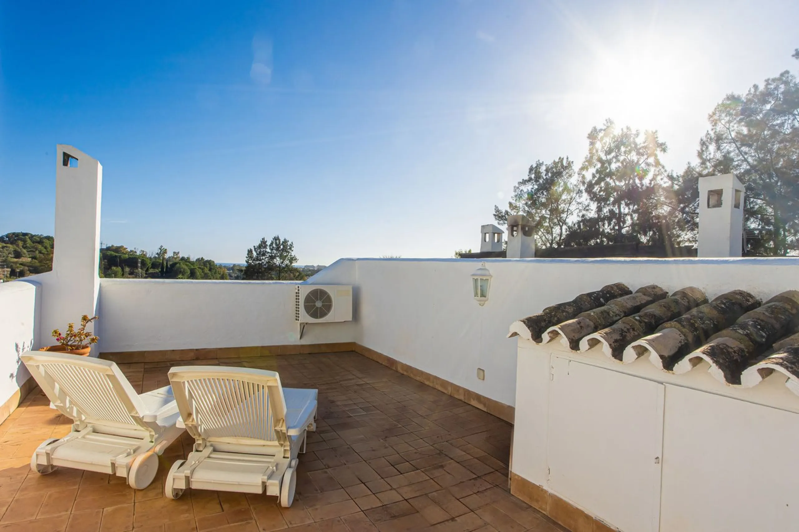 Apartment - Penthouse Duplex в продаже в Marbella, Málaga. В доме 2 спален и 3 ванных комнат. Площадь дома 100 м²