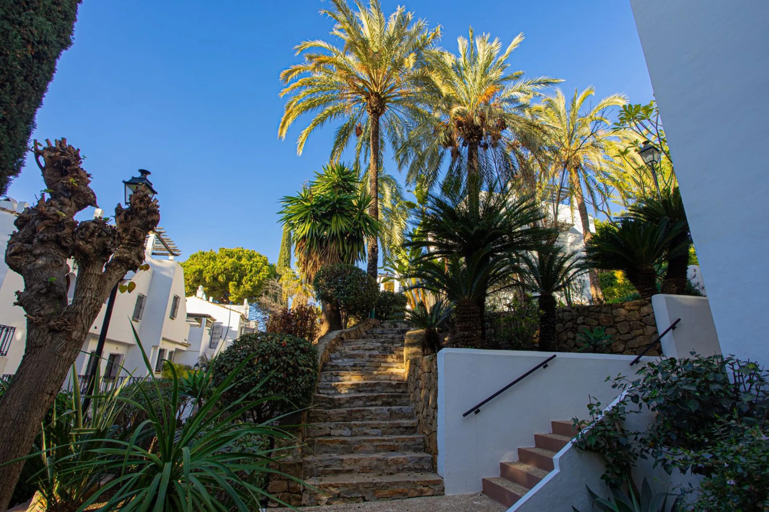Apartment - Penthouse Duplex в продаже в Marbella, Málaga. В доме 2 спален и 3 ванных комнат. Площадь дома 100 м²