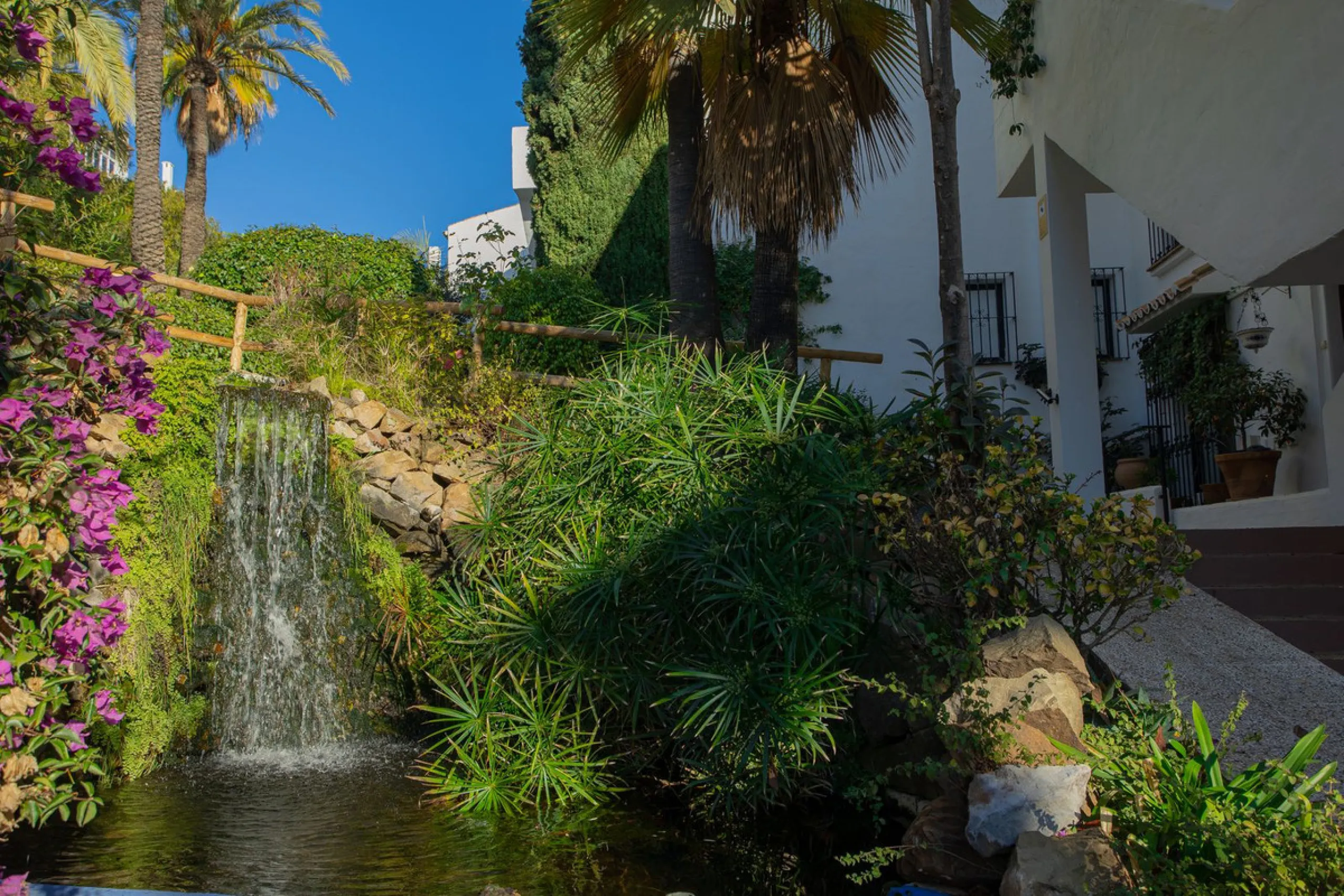 Apartment - Penthouse Duplex в продаже в Marbella, Málaga. В доме 2 спален и 3 ванных комнат. Площадь дома 100 м²