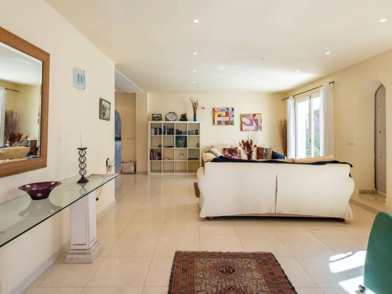 Charming Spanish Villa with Sea Views Just 100m from the Beach – Prime Linda Vista Baja Location Near San Pedro