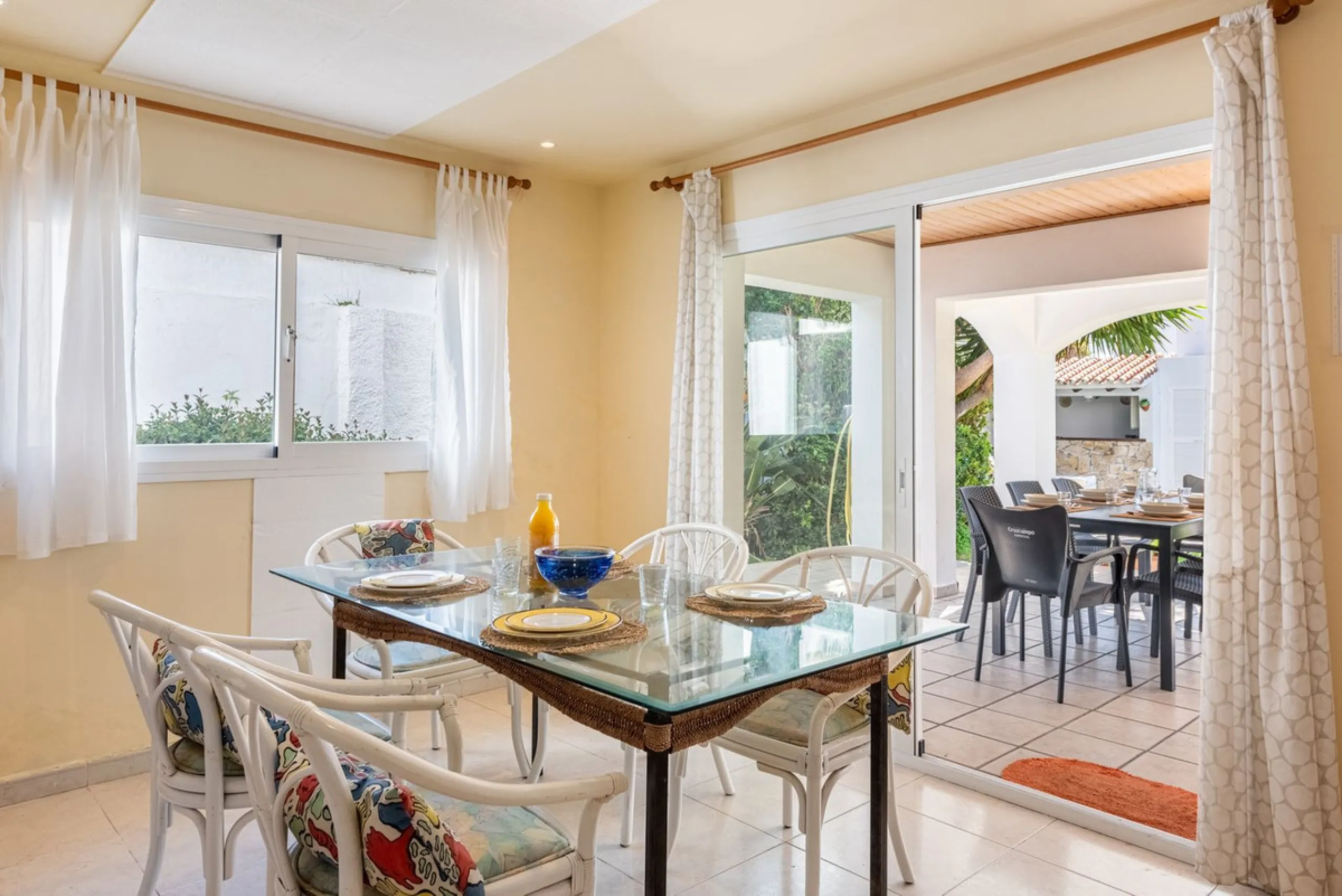 Charming Spanish Villa with Sea Views Just 100m from the Beach – Prime Linda Vista Baja Location Near San Pedro