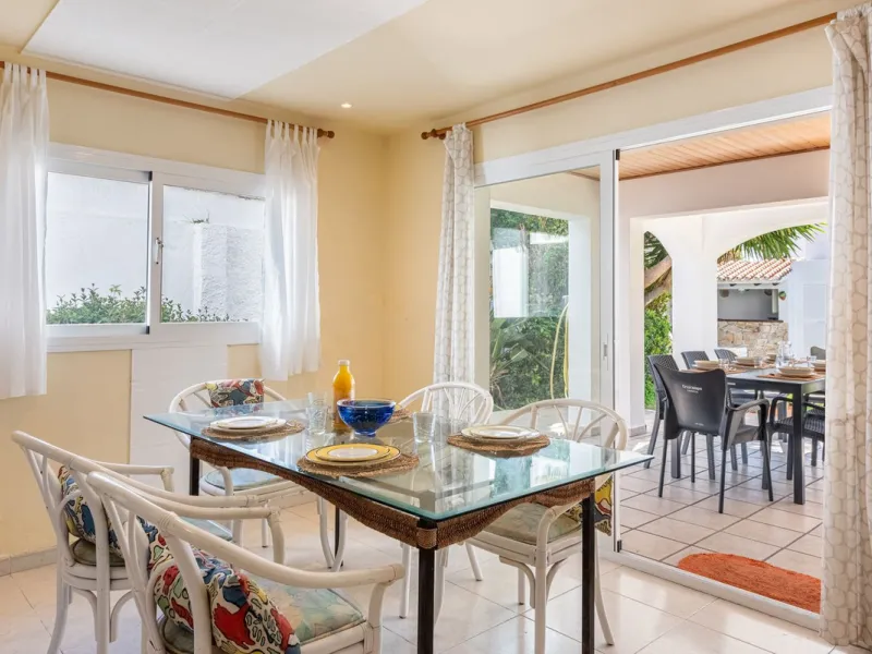 Charming Spanish Villa with Sea Views Just 100m from the Beach – Prime Linda Vista Baja Location Near San Pedro