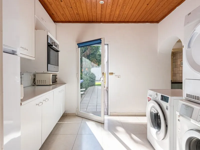 Charming Spanish Villa with Sea Views Just 100m from the Beach – Prime Linda Vista Baja Location Near San Pedro