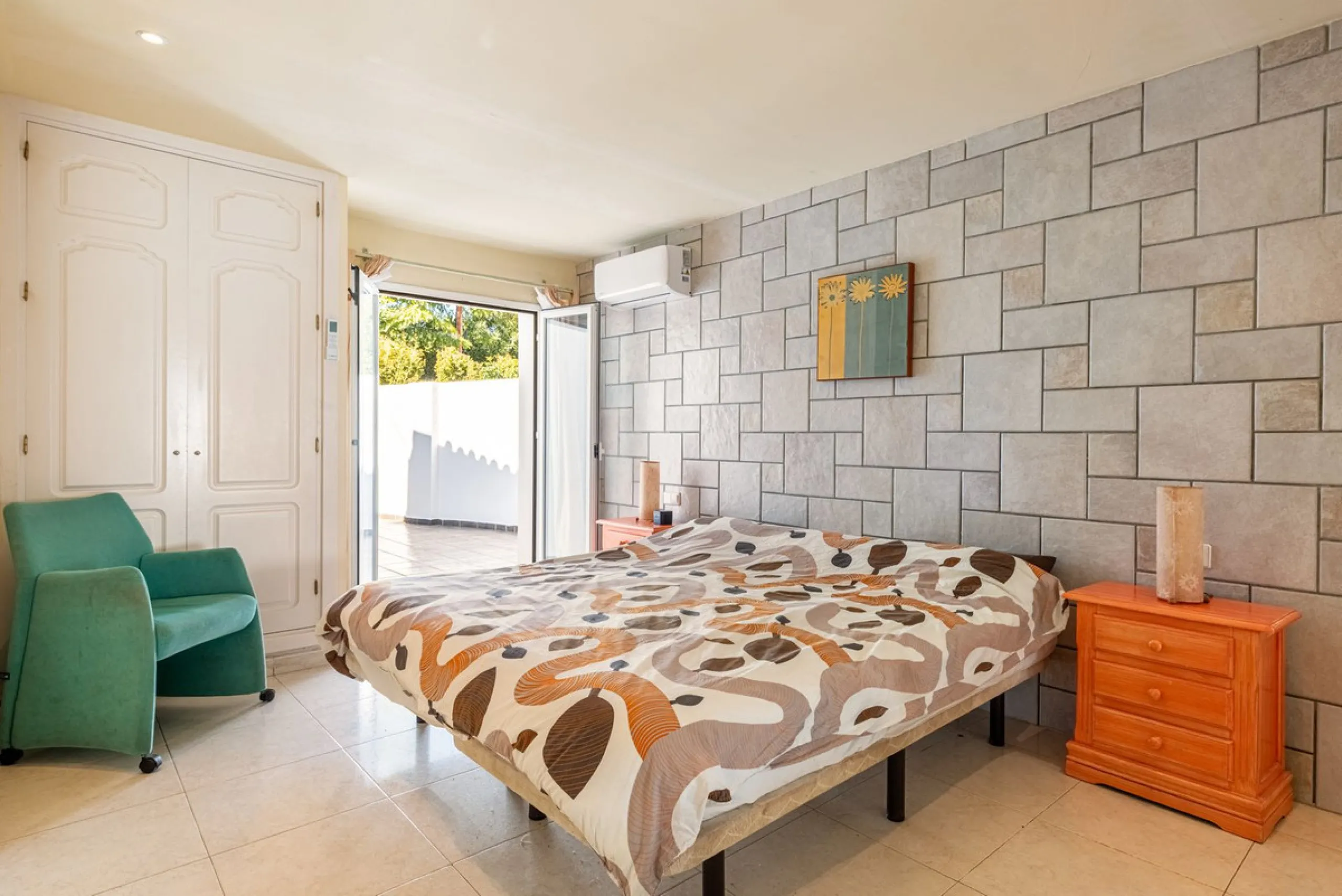 Charming Spanish Villa with Sea Views Just 100m from the Beach – Prime Linda Vista Baja Location Near San Pedro