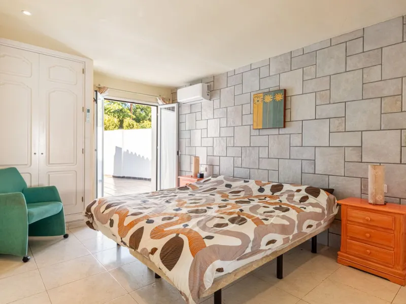 Charming Spanish Villa with Sea Views Just 100m from the Beach – Prime Linda Vista Baja Location Near San Pedro