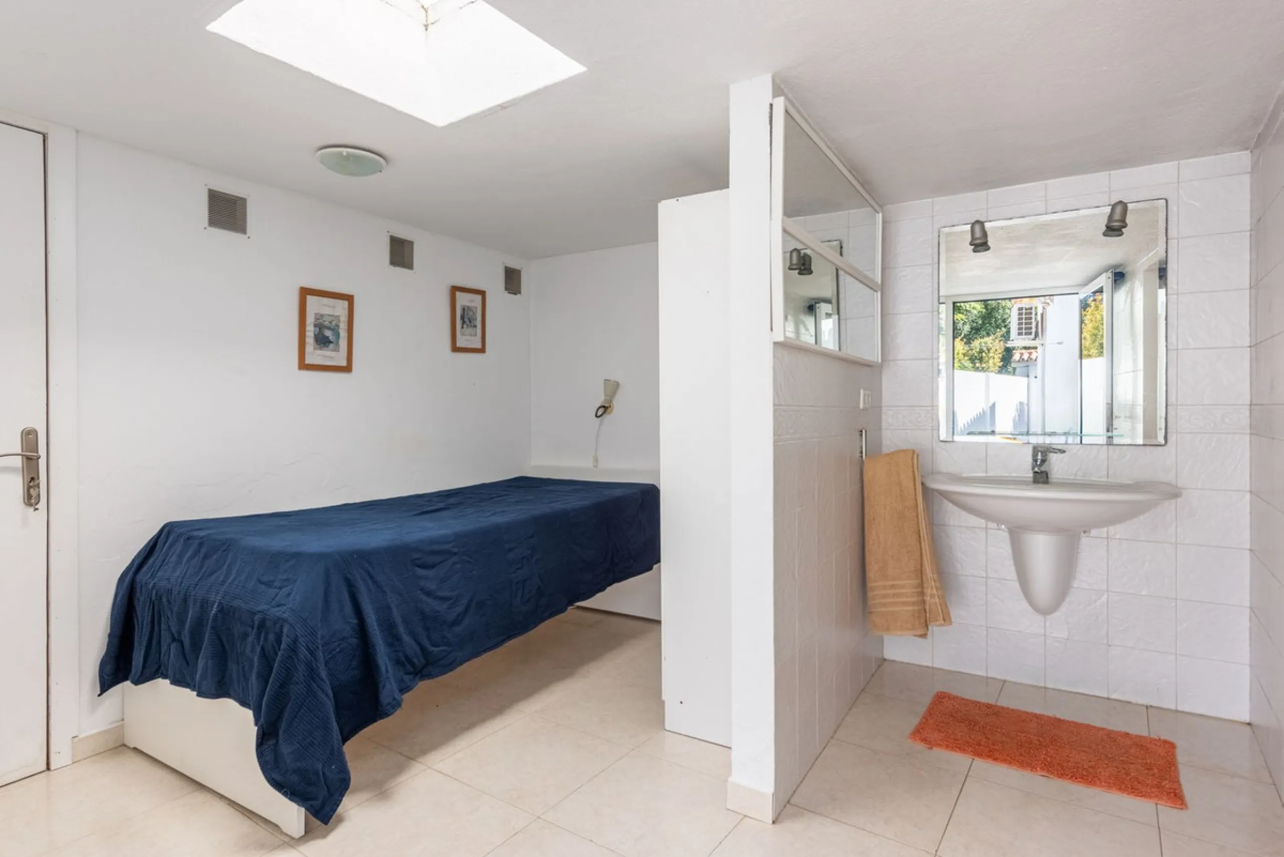 Charming Spanish Villa with Sea Views Just 100m from the Beach – Prime Linda Vista Baja Location Near San Pedro