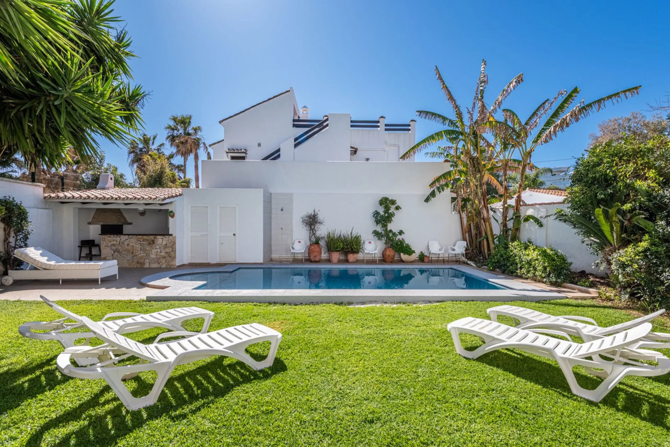 Charming Spanish Villa with Sea Views Just 100m from the Beach – Prime Linda Vista Baja Location Near San Pedro