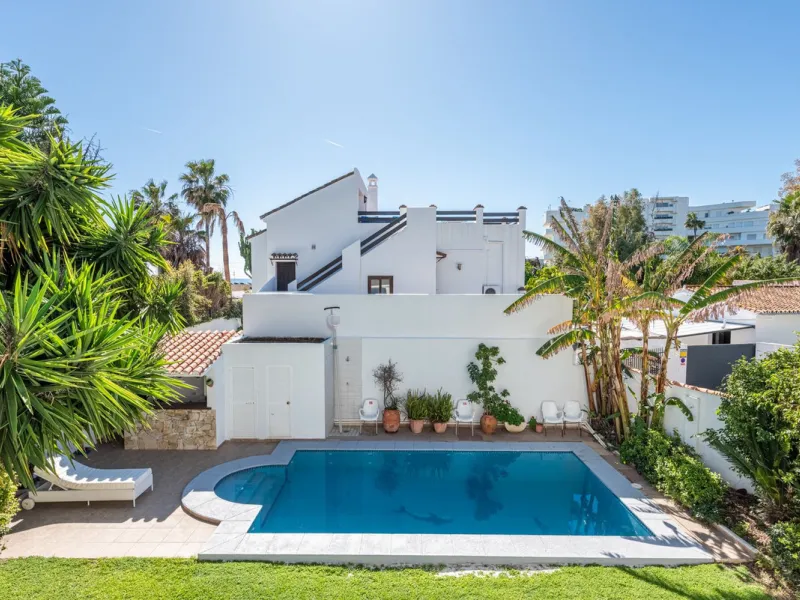 Charming Spanish Villa with Sea Views Just 100m from the Beach – Prime Linda Vista Baja Location Near San Pedro