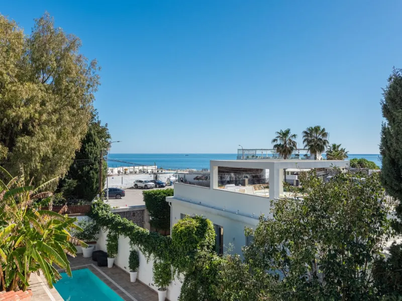 Charming Spanish Villa with Sea Views Just 100m from the Beach – Prime Linda Vista Baja Location Near San Pedro