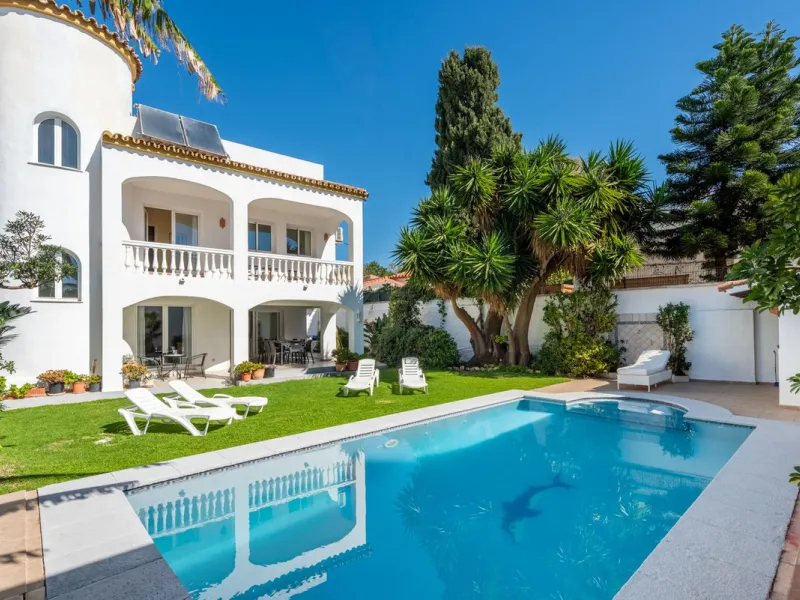 Charming Spanish Villa with Sea Views Just 100m from the Beach – Prime Linda Vista Baja Location Near San Pedro