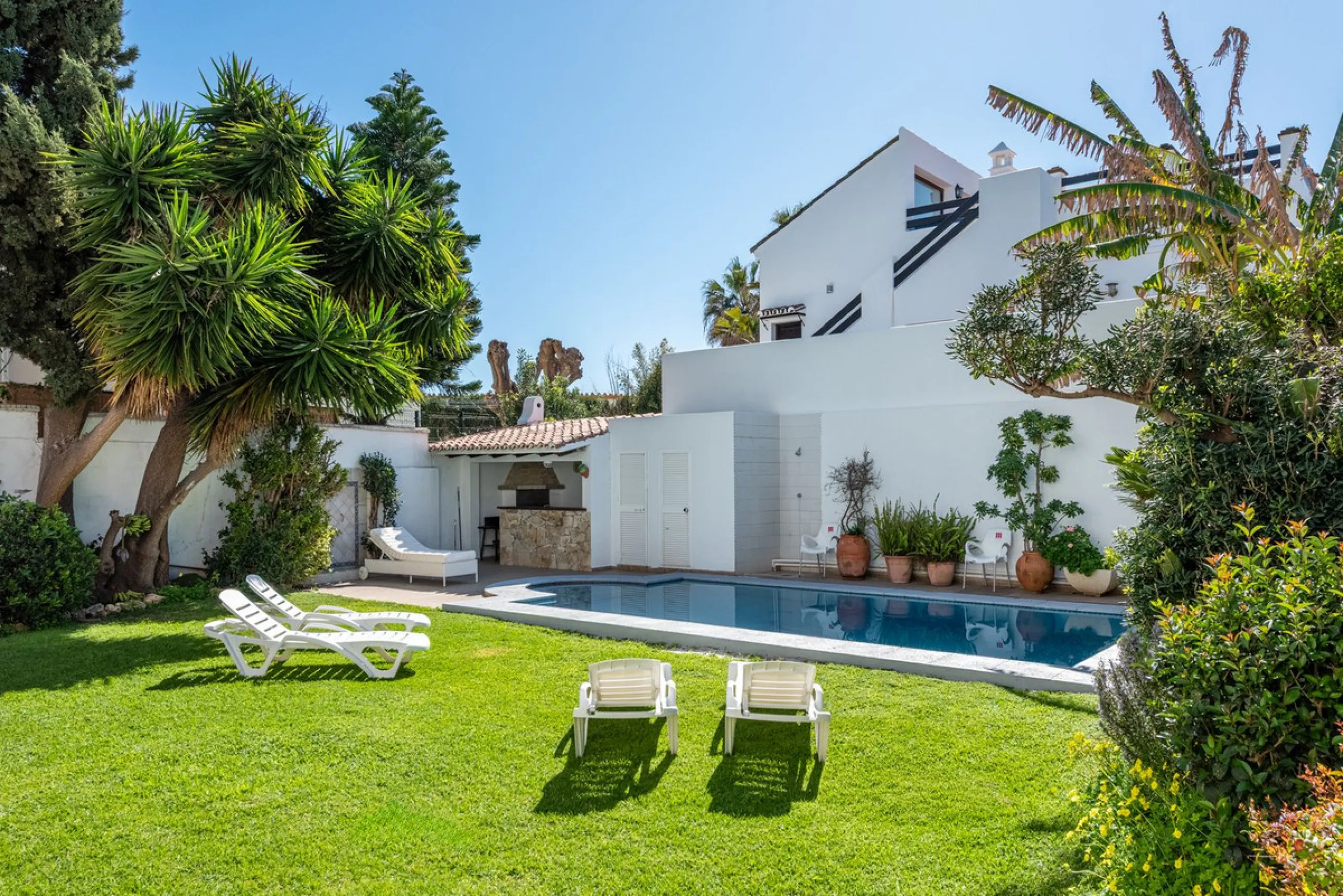Charming Spanish Villa with Sea Views Just 100m from the Beach – Prime Linda Vista Baja Location Near San Pedro