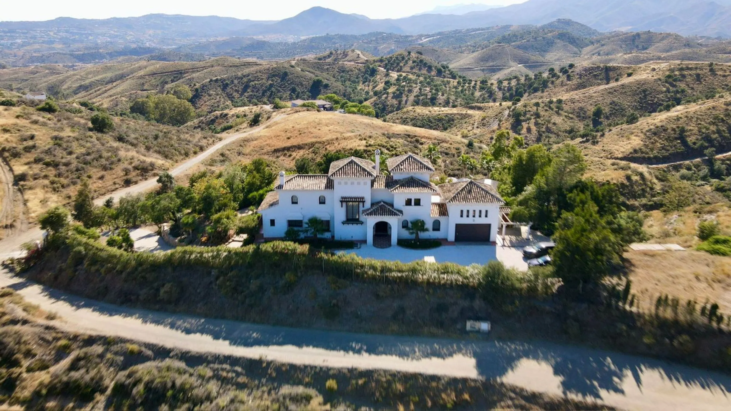 House - Detached Villa в продаже в Mijas, Málaga. В доме 4 спален и 3 ванных комнат. Площадь дома 500 м²