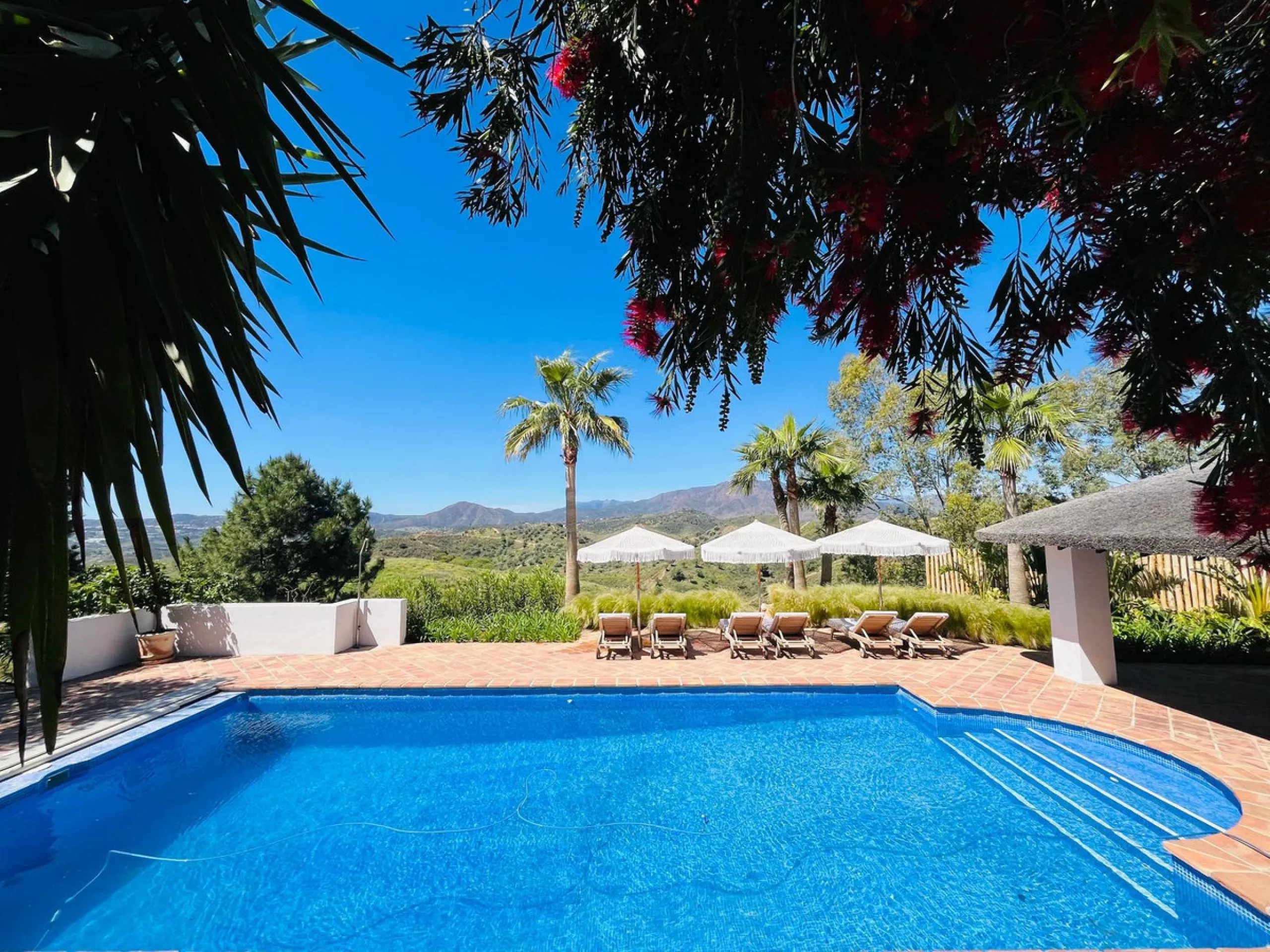 House - Detached Villa в продаже в Mijas, Málaga. В доме 4 спален и 3 ванных комнат. Площадь дома 500 м²