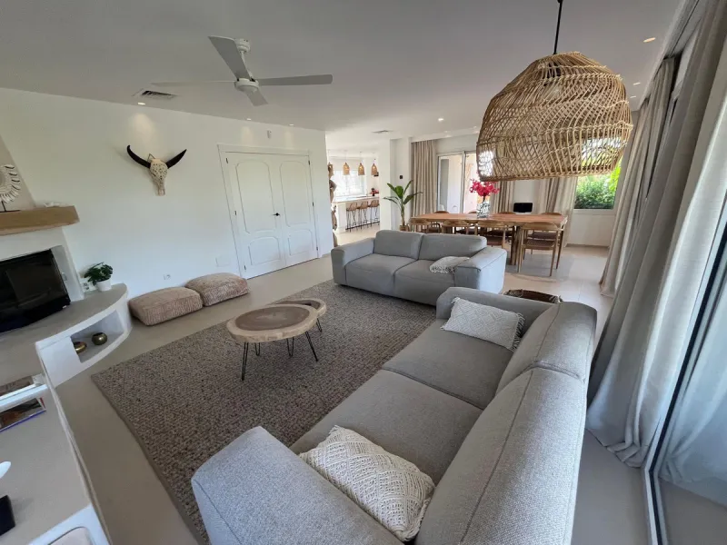 House - Detached Villa в продаже в Mijas, Málaga. В доме 4 спален и 3 ванных комнат. Площадь дома 500 м²