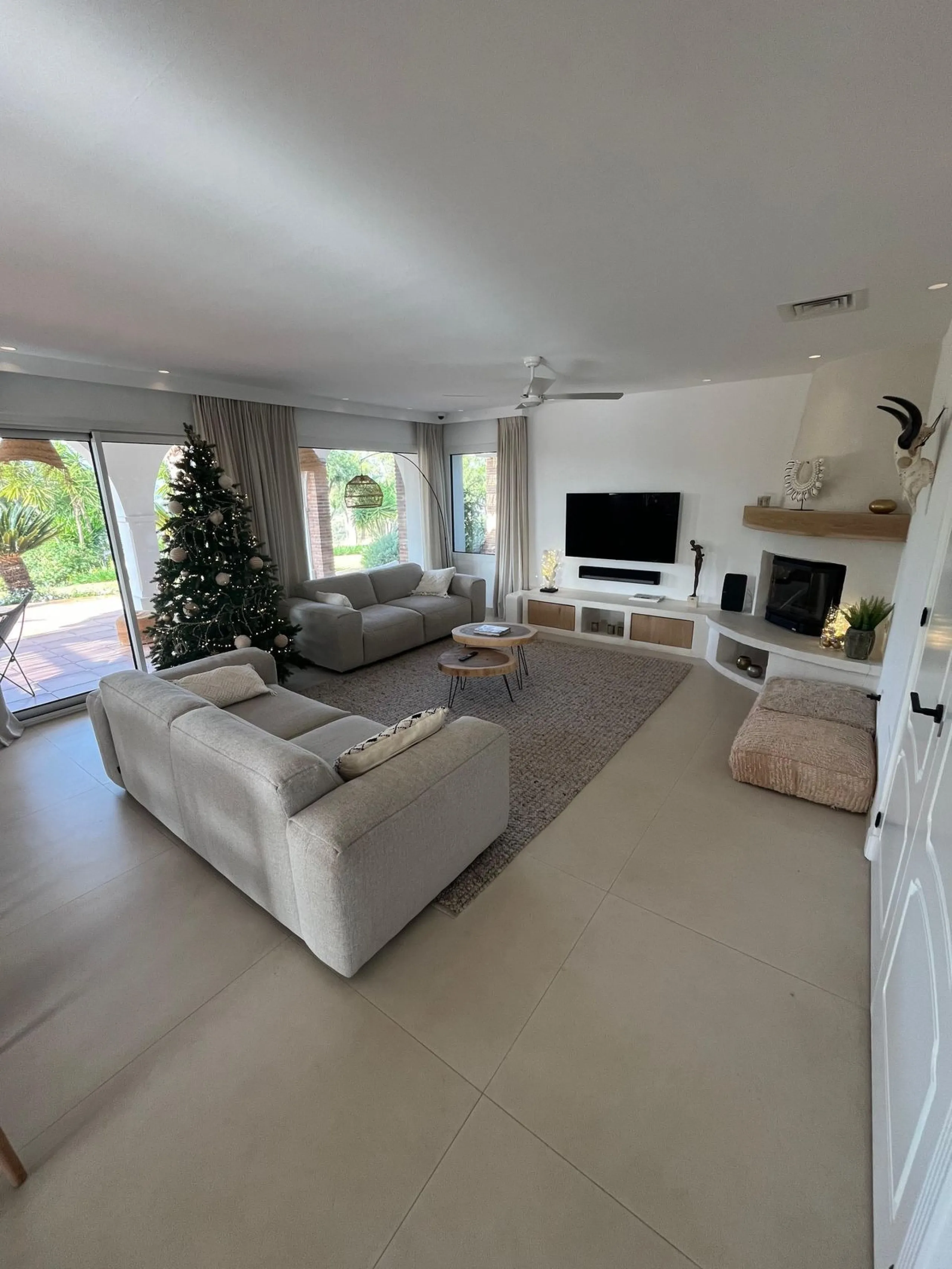 House - Detached Villa в продаже в Mijas, Málaga. В доме 4 спален и 3 ванных комнат. Площадь дома 500 м²