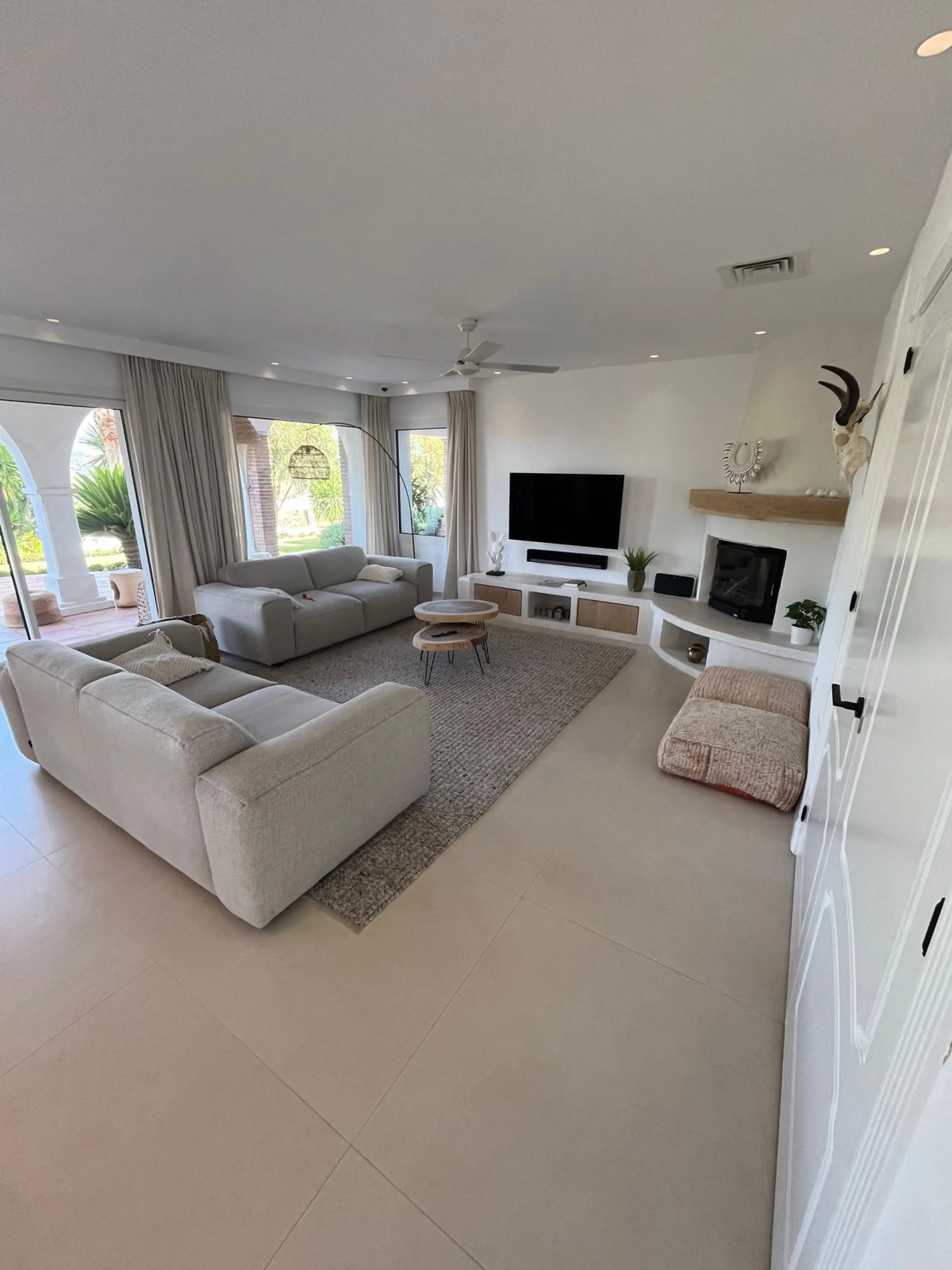 House - Detached Villa в продаже в Mijas, Málaga. В доме 4 спален и 3 ванных комнат. Площадь дома 500 м²