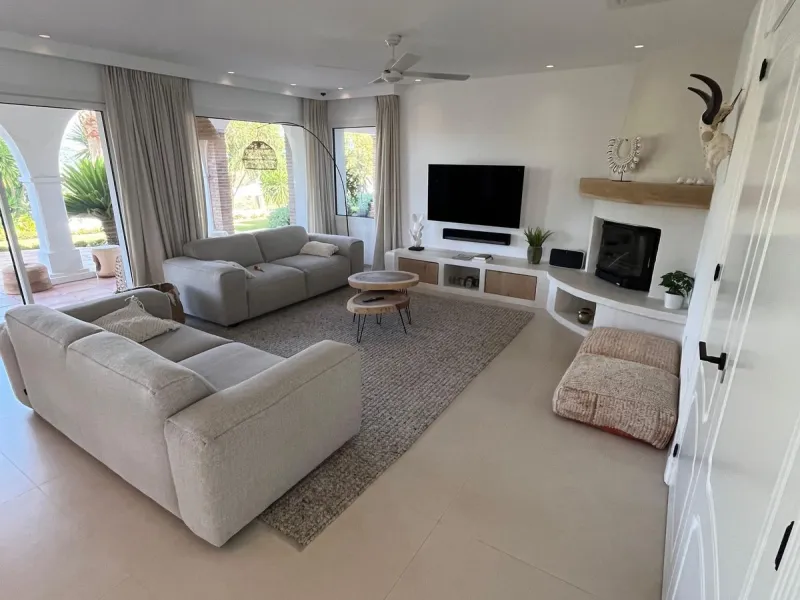 House - Detached Villa в продаже в Mijas, Málaga. В доме 4 спален и 3 ванных комнат. Площадь дома 500 м²