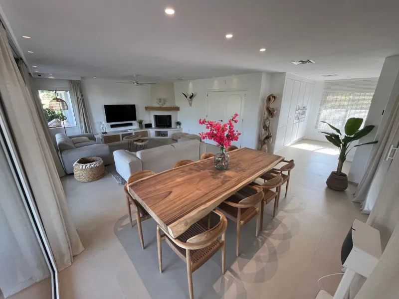 House - Detached Villa в продаже в Mijas, Málaga. В доме 4 спален и 3 ванных комнат. Площадь дома 500 м²