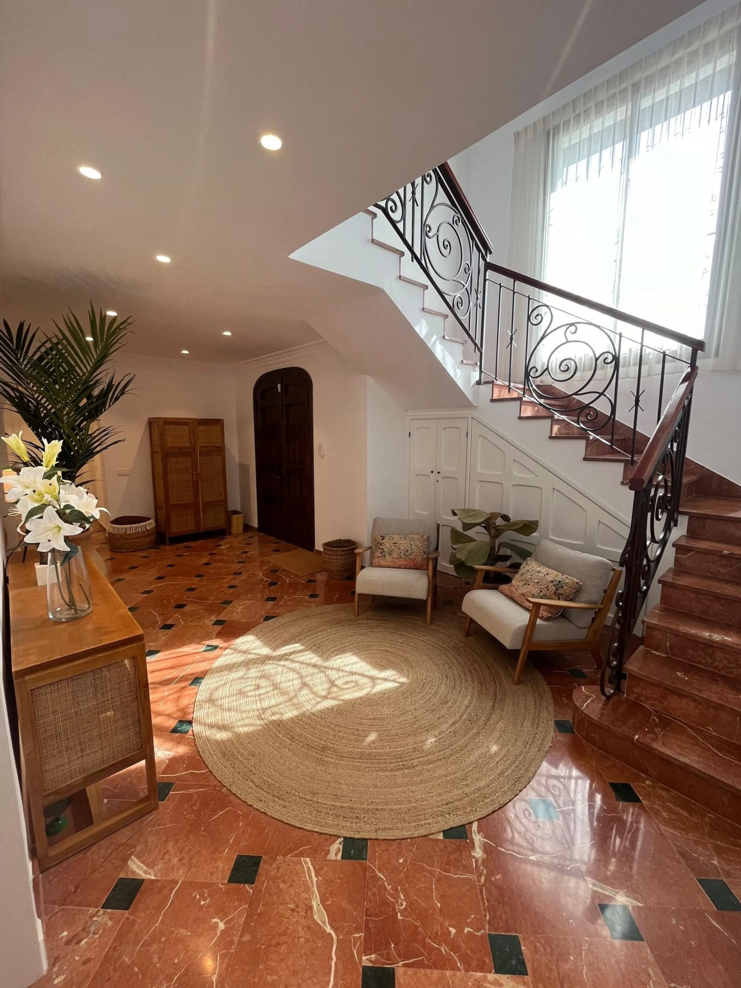 House - Detached Villa в продаже в Mijas, Málaga. В доме 4 спален и 3 ванных комнат. Площадь дома 500 м²