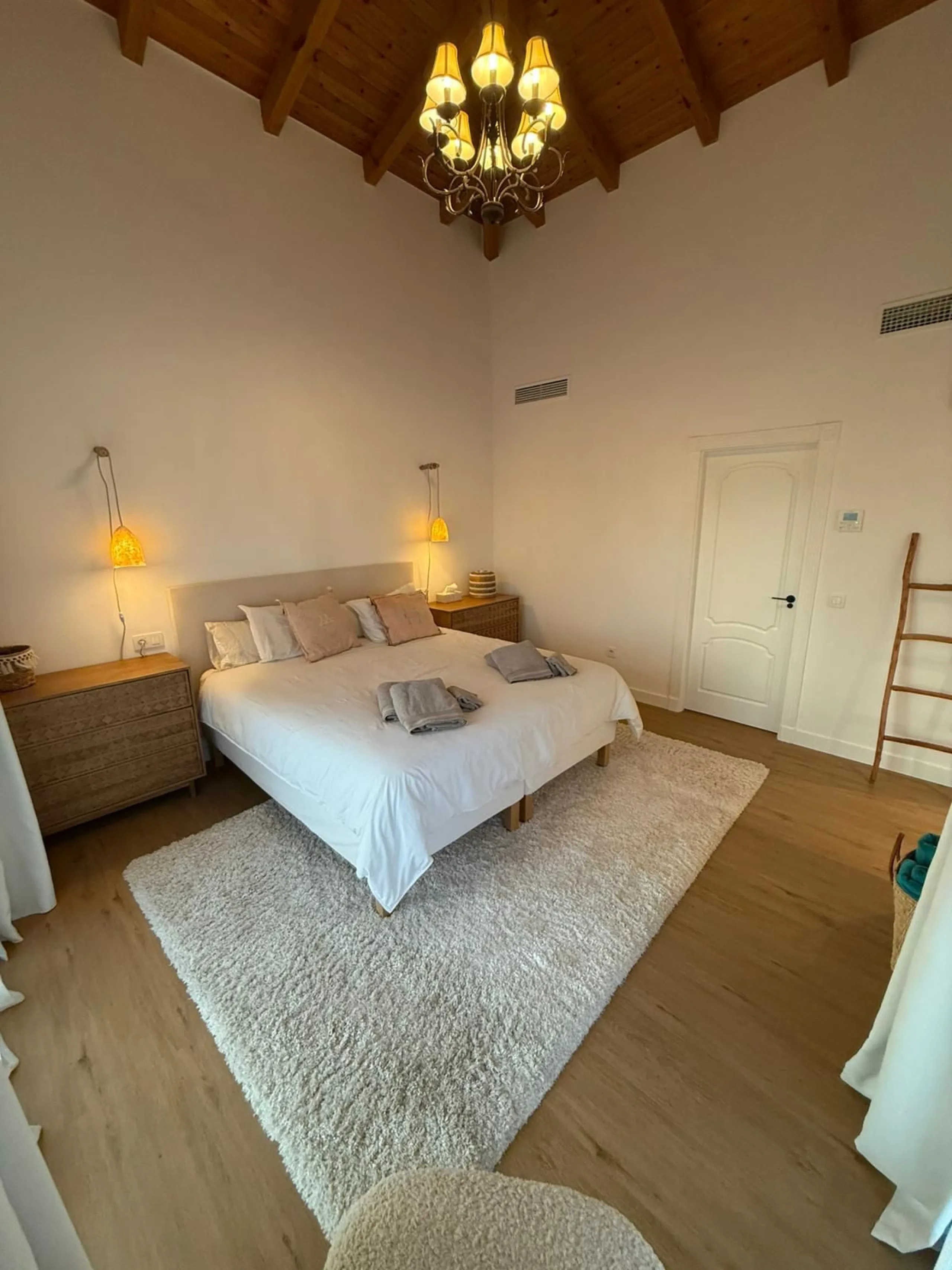 House - Detached Villa в продаже в Mijas, Málaga. В доме 4 спален и 3 ванных комнат. Площадь дома 500 м²