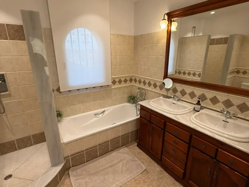 House - Detached Villa в продаже в Mijas, Málaga. В доме 4 спален и 3 ванных комнат. Площадь дома 500 м²
