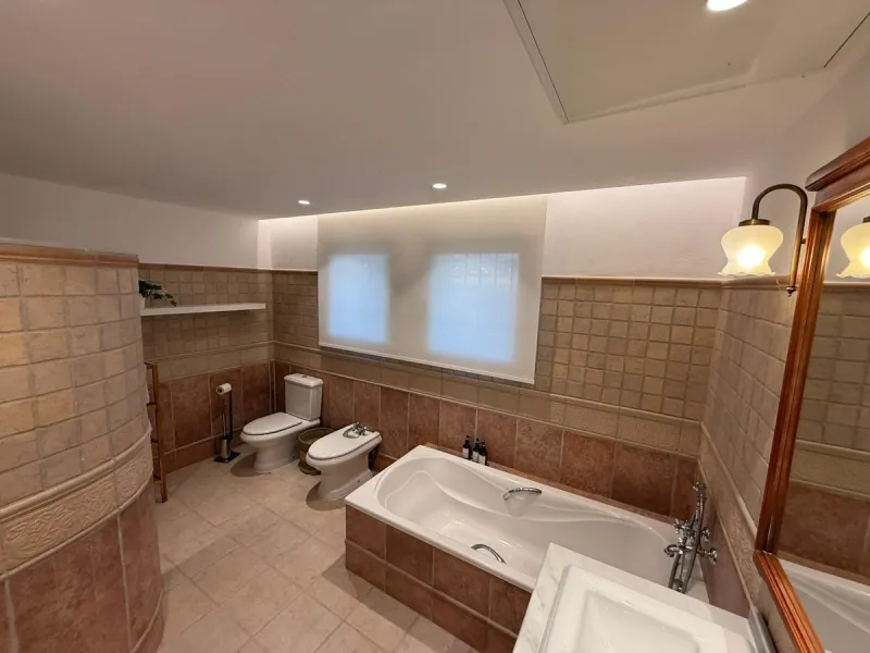 House - Detached Villa в продаже в Mijas, Málaga. В доме 4 спален и 3 ванных комнат. Площадь дома 500 м²