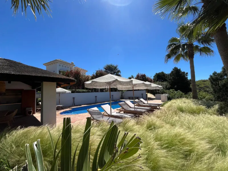 House - Detached Villa в продаже в Mijas, Málaga. В доме 4 спален и 3 ванных комнат. Площадь дома 500 м²