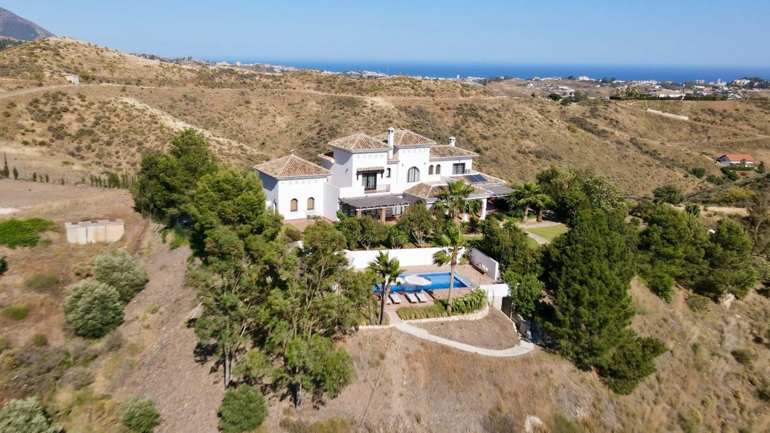 House - Detached Villa в продаже в Mijas, Málaga. В доме 4 спален и 3 ванных комнат. Площадь дома 500 м²