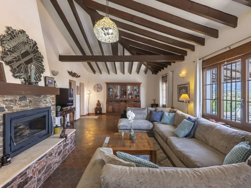 House - Detached Villa в продаже в Mijas, Málaga. В доме 3 спален и 4 ванных комнат. Площадь дома 257 м². Площадь участка 6434 м²