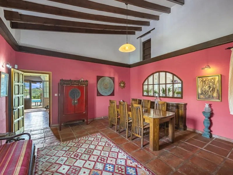 There are beautiful houses… and then there are places that create a special feeling from the very first moment.