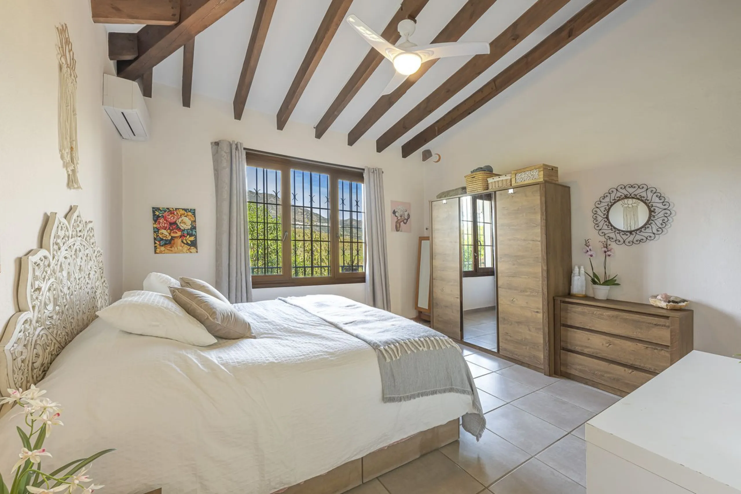 There are beautiful houses… and then there are places that create a special feeling from the very first moment.
