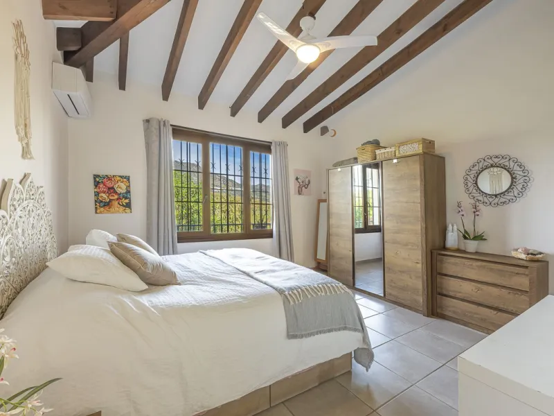 There are beautiful houses… and then there are places that create a special feeling from the very first moment.