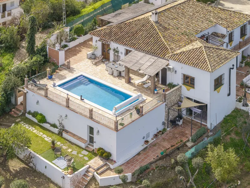 There are beautiful houses… and then there are places that create a special feeling from the very first moment.