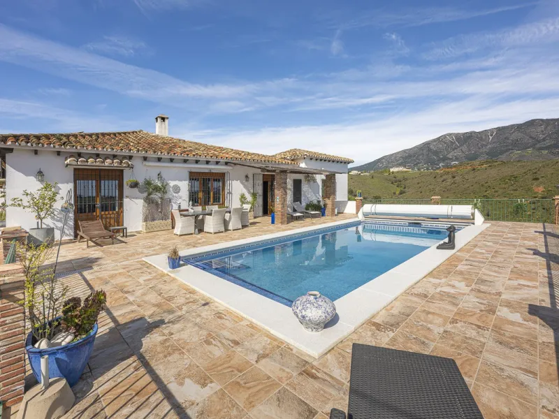 There are beautiful houses… and then there are places that create a special feeling from the very first moment.