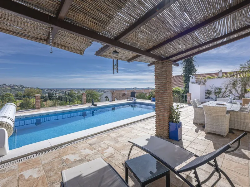 There are beautiful houses… and then there are places that create a special feeling from the very first moment.