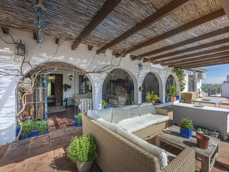 There are beautiful houses… and then there are places that create a special feeling from the very first moment.