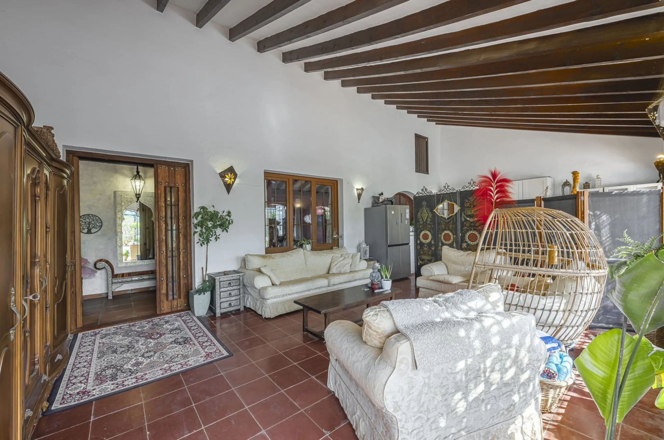 There are beautiful houses… and then there are places that create a special feeling from the very first moment.