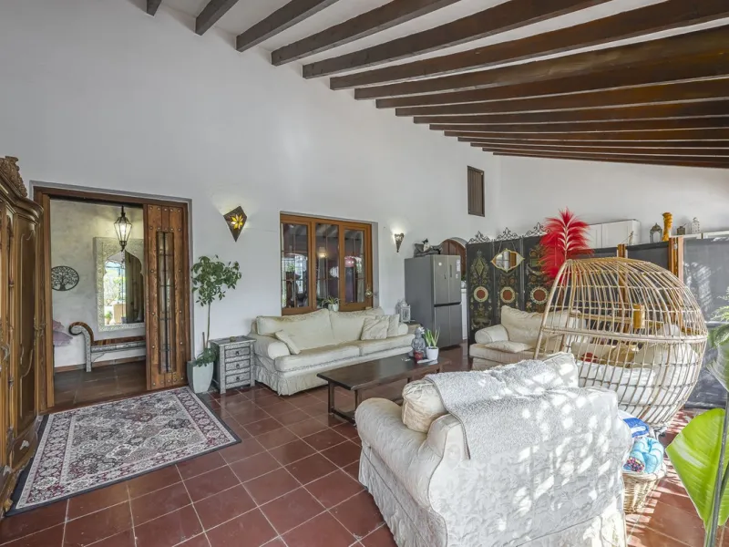 There are beautiful houses… and then there are places that create a special feeling from the very first moment.