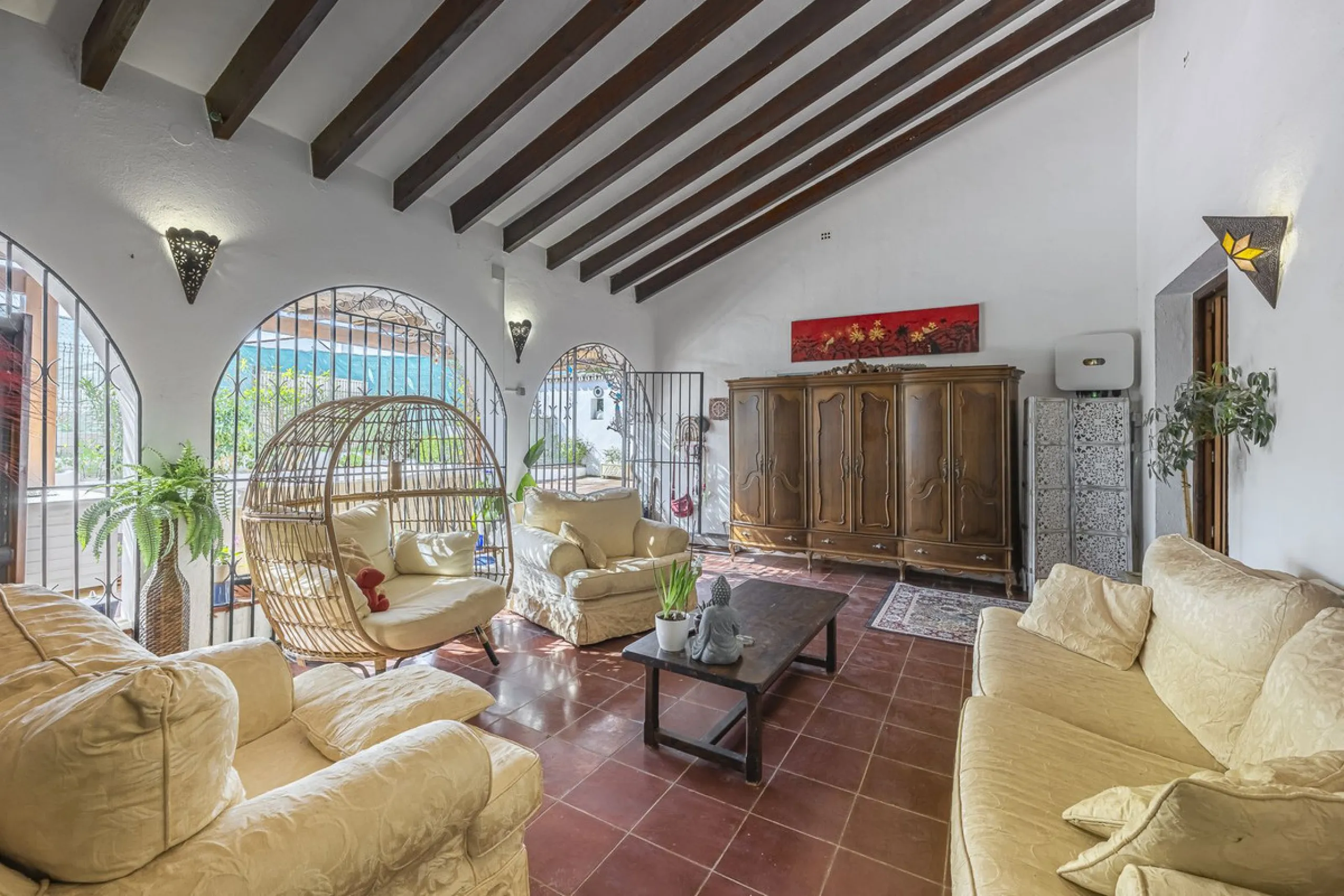 There are beautiful houses… and then there are places that create a special feeling from the very first moment.