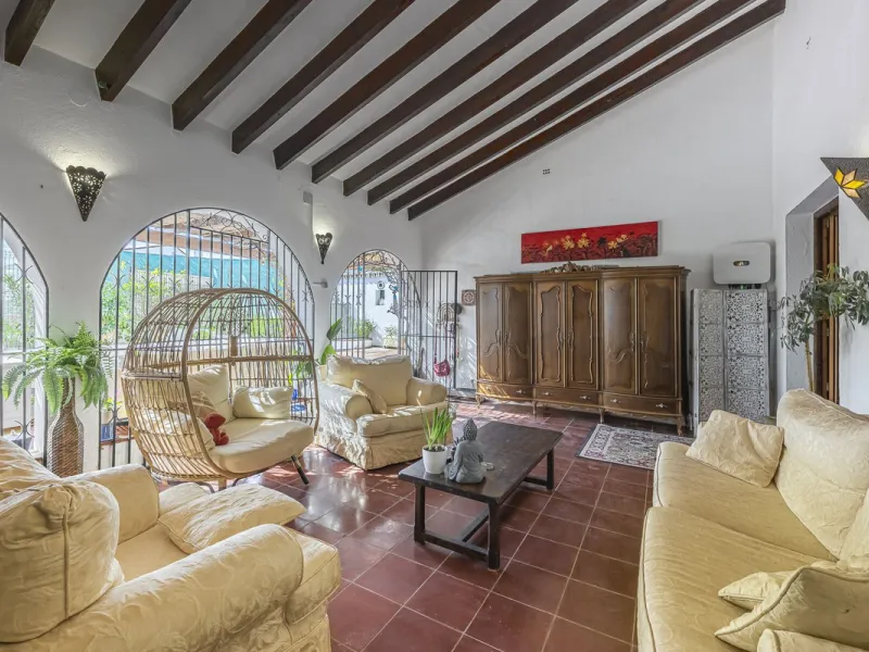 There are beautiful houses… and then there are places that create a special feeling from the very first moment.