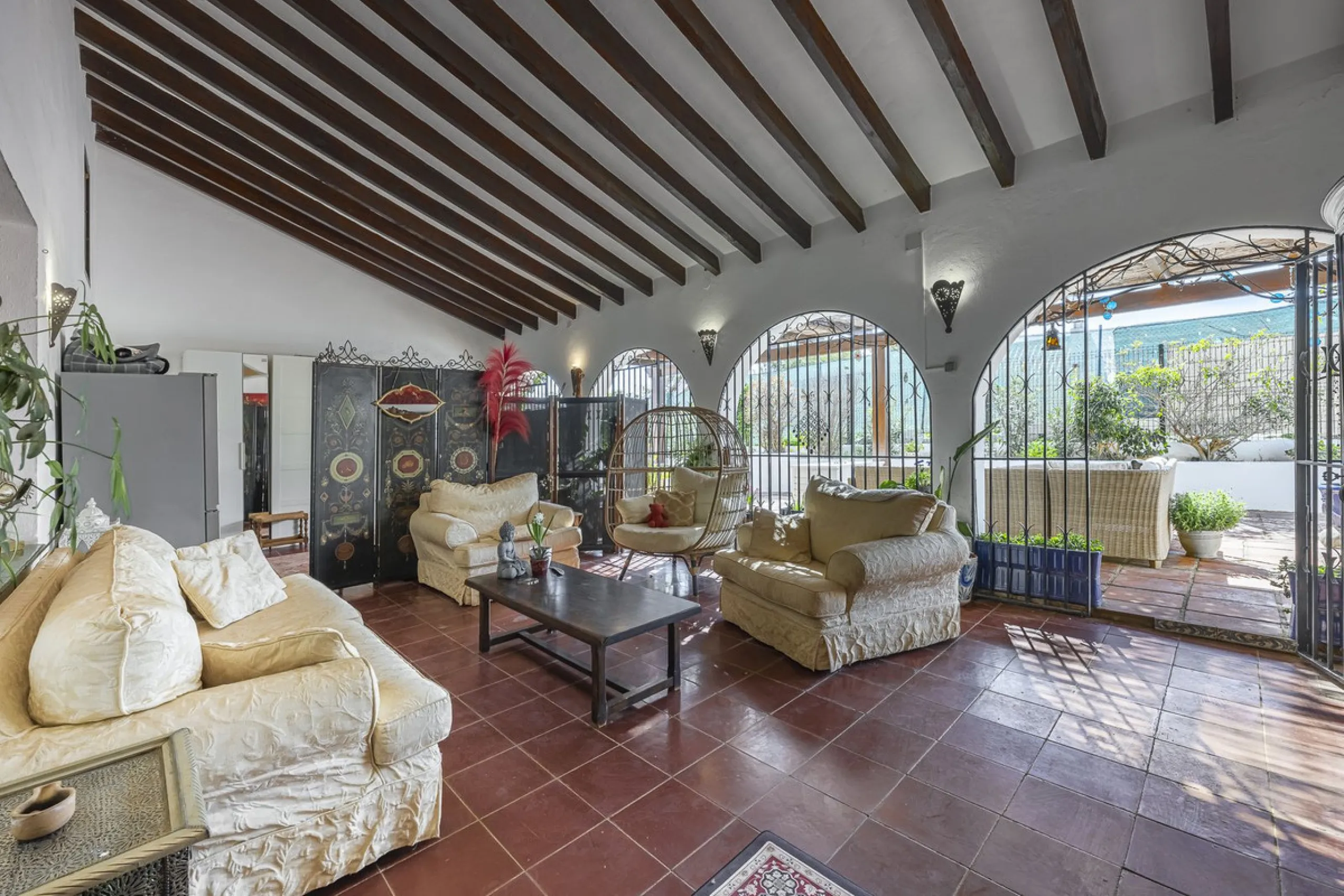 There are beautiful houses… and then there are places that create a special feeling from the very first moment.