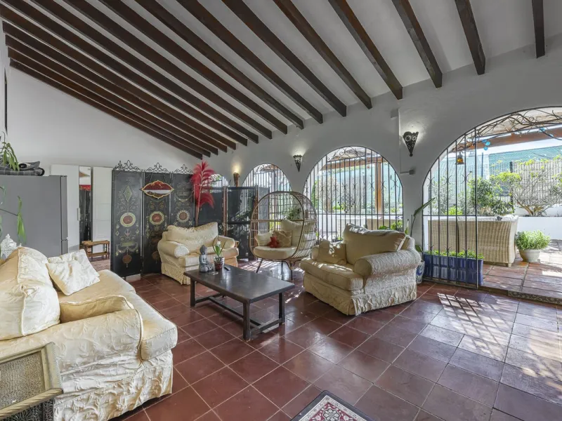 There are beautiful houses… and then there are places that create a special feeling from the very first moment.