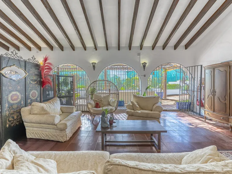 There are beautiful houses… and then there are places that create a special feeling from the very first moment.
