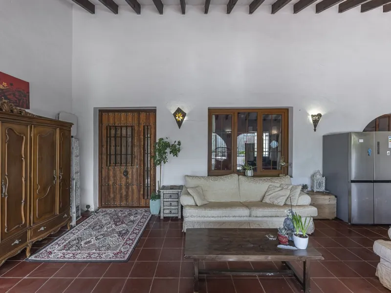 There are beautiful houses… and then there are places that create a special feeling from the very first moment.