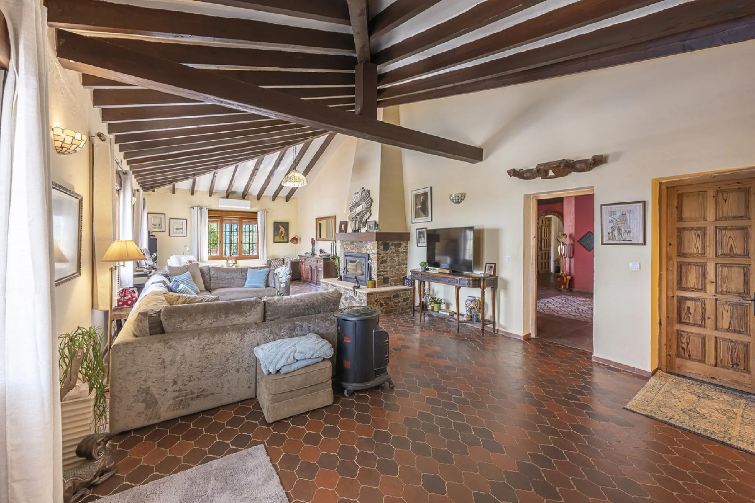 There are beautiful houses… and then there are places that create a special feeling from the very first moment.